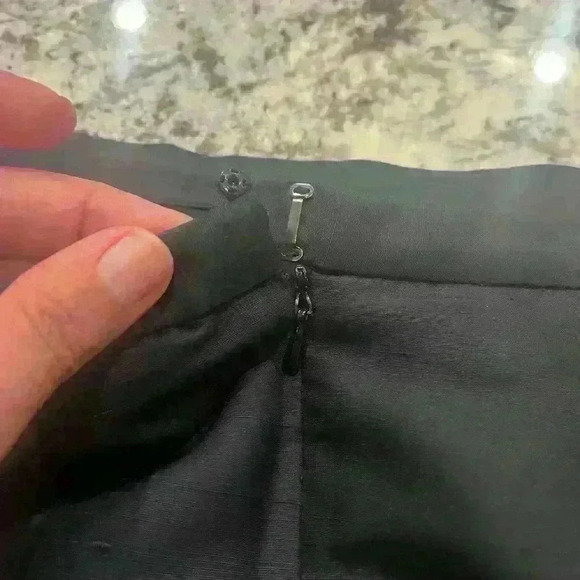 Silk size 8 Talbots knee length straight skirt - Picture 2 of 5